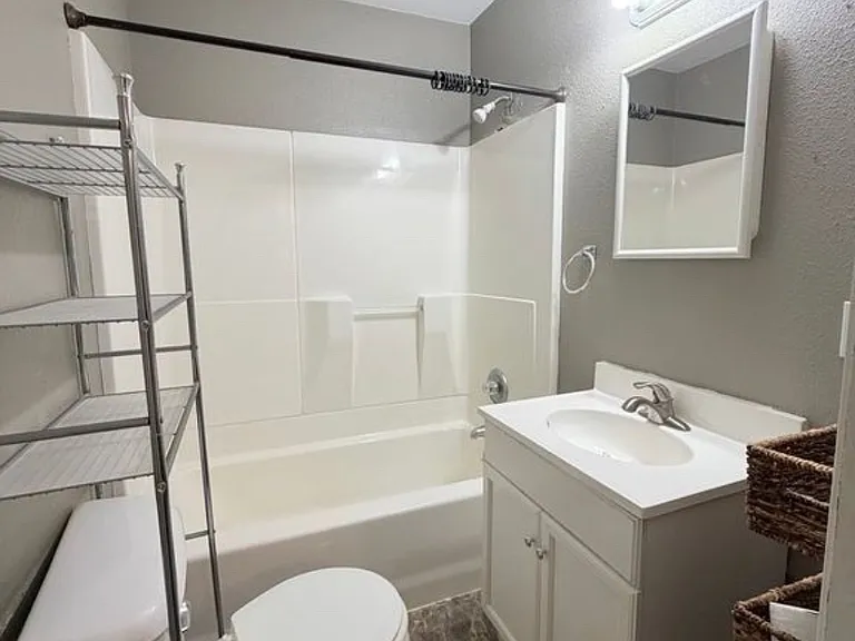 222 W Park St — Photo 9