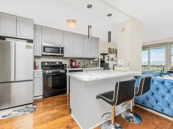 825 Morrison Avenue image 4 of 32