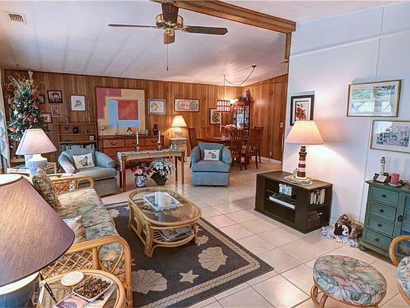 5th image of 218 N Fiji Cir