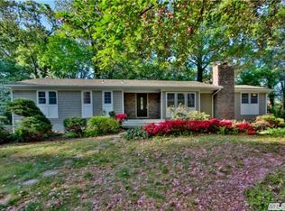 8 Pleasant Dr, East Setauket, NY 11733
