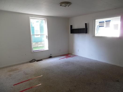 5th image of 252 N Seffner Ave
