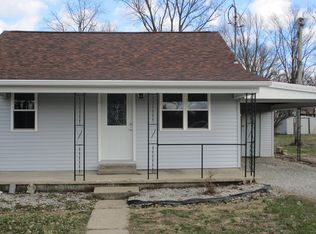 335 College St, Flora, IL 62839