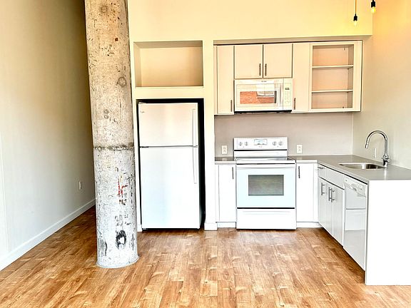 5th image of 1721 Walnut St APT 308