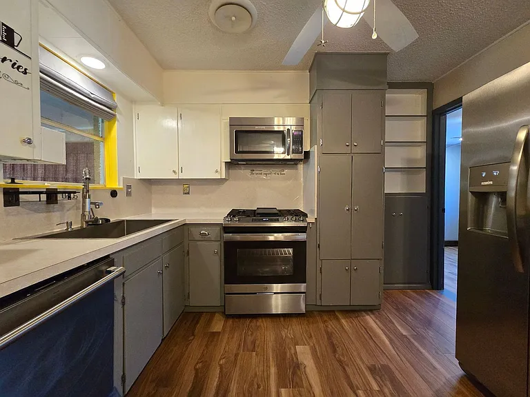 518 Kate St — Photo 3