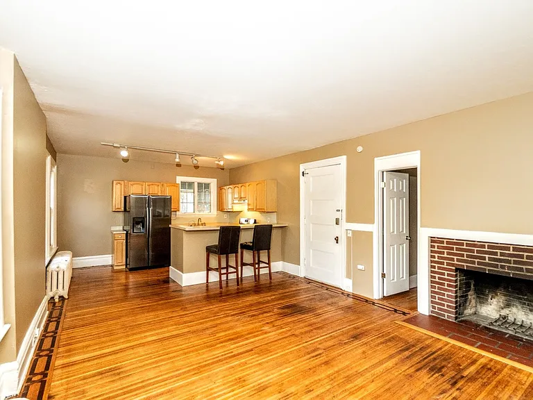 595 University Ave — Photo 10