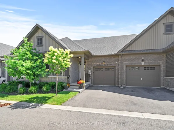 24 Cosmopolitan Cmn, Saint Catharines, ON L2M 0B8