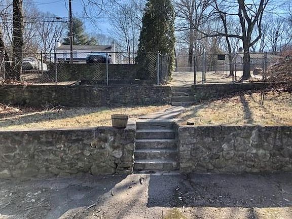 4th image of 47 Lakeshore Dr
