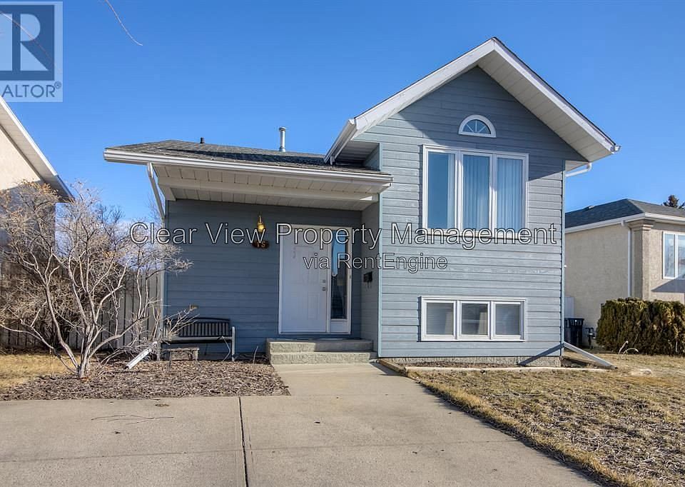 1st image of 15 Assiniboia Way W