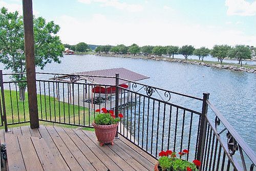 2nd image of 910 Crest Circle Dr