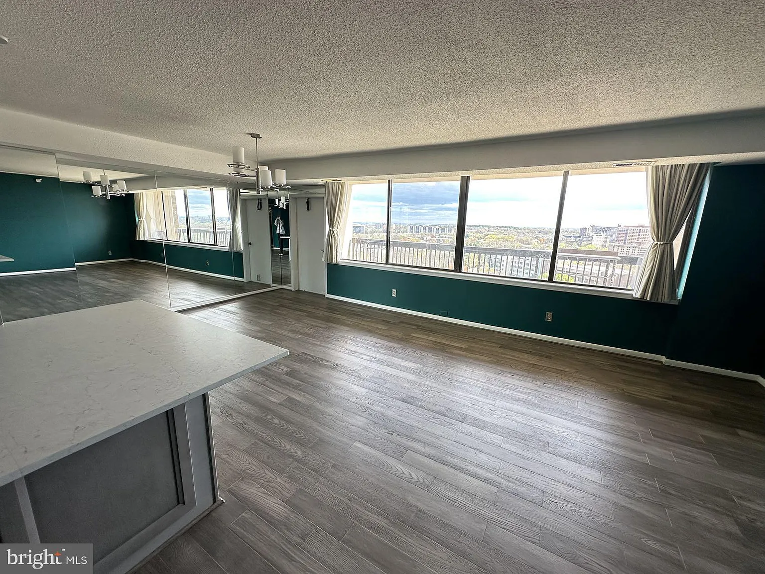 2 bed, 1413 sqft, $3,000 — Photo 2