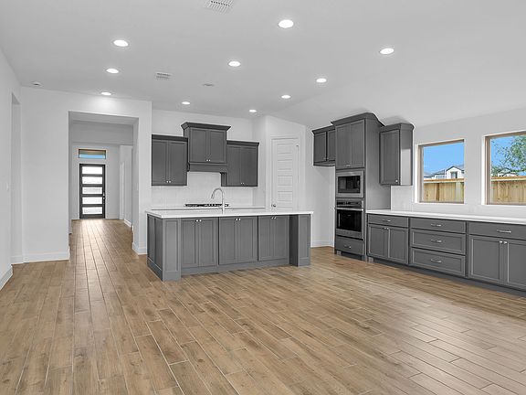 2nd image of 1411 Crest Dale Ln
