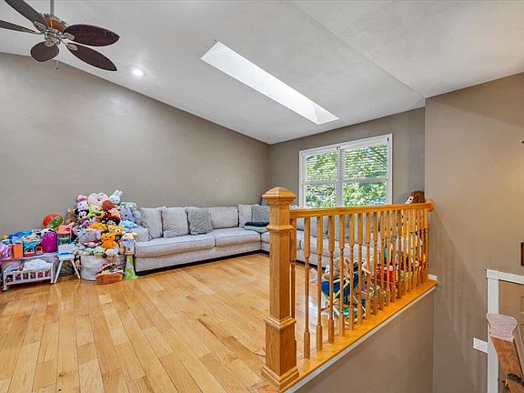 4th image of 56 Heather Ln