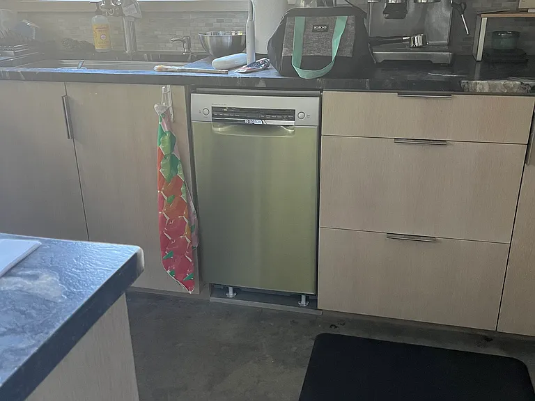 Bosch d/w; designer ss sink w/ disposal; & high quality fawcett. Extensive black & white granite counter tops.