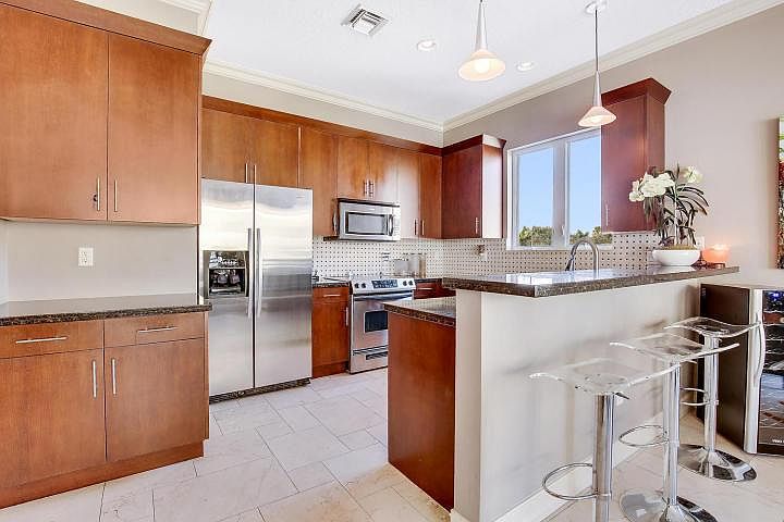 2nd image of 12 SE 1st Ave #0