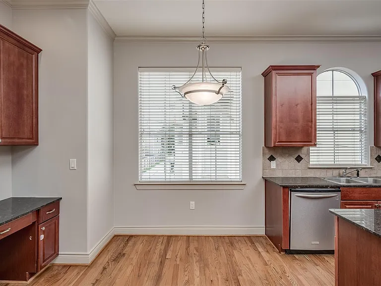 315 Sandman St — Photo 31