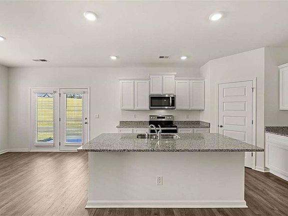 5th image of 322 Friendship Oak Way