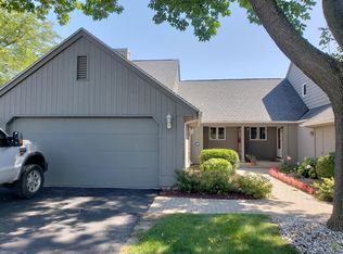 10312 N Adams Ct, Mequon, WI 53092