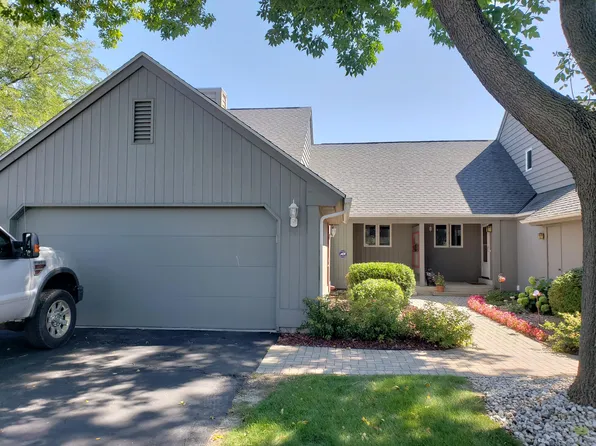 10312 N Adams Ct, Mequon, WI 53092