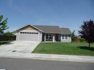 5010 S Desert Dove Loop, West Richland, WA 99353