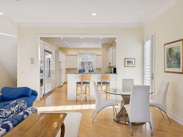 5000 Malibu Dr, Edina, MN 55436