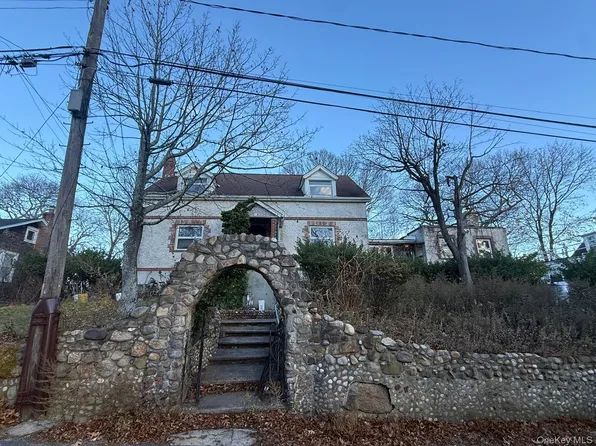 5 Oakland Avenue, Rocky Point, NY 11778