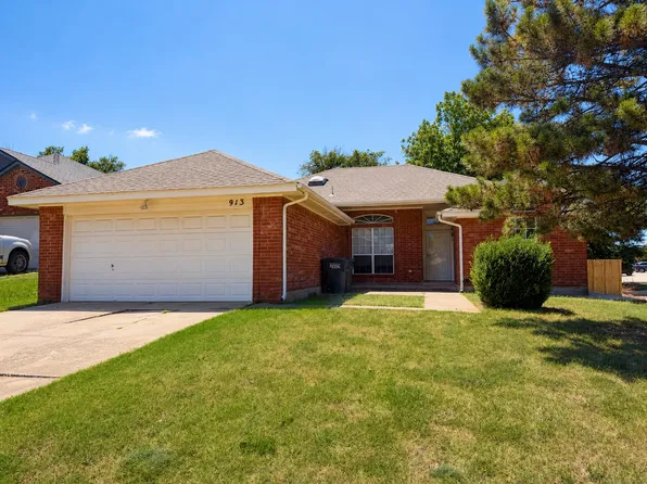913 Chartrand Ct, Edmond, OK 73034