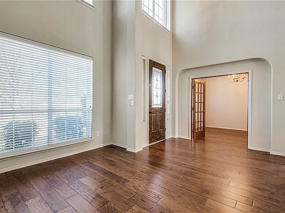 3rd image of 5529 Crimson Oaks Dr
