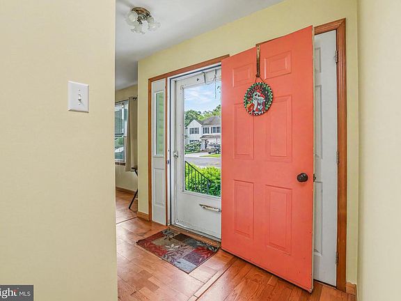 4th image of 133 W Holly Ln