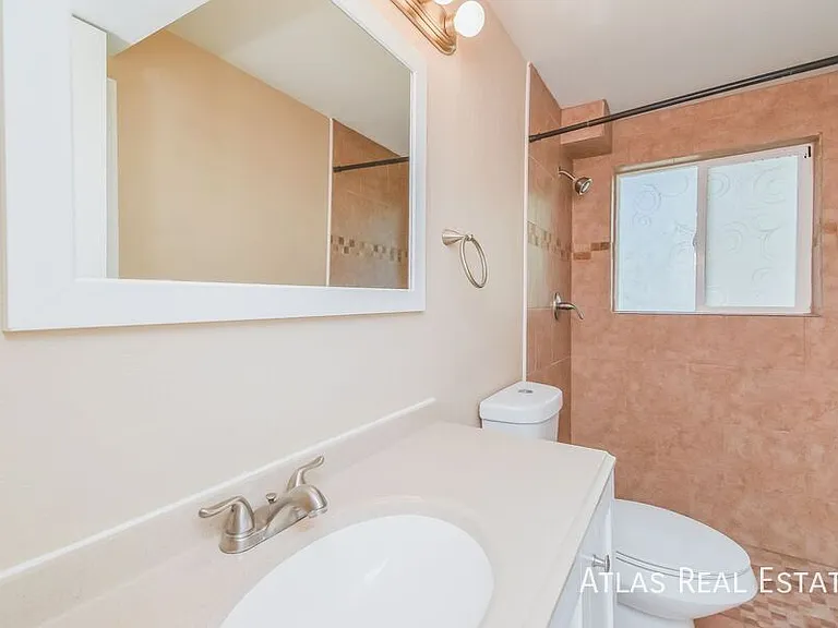 524 Rowe Ln — Photo 14