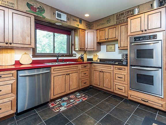 3rd image of 6303 Twin Oaks Dr