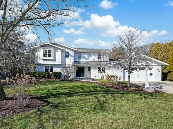 10 Chatham Ln, Oak Brook, IL 60523