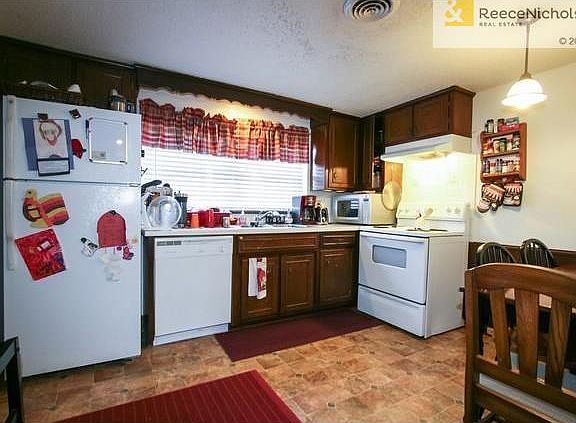 Unit 11009 kitchen