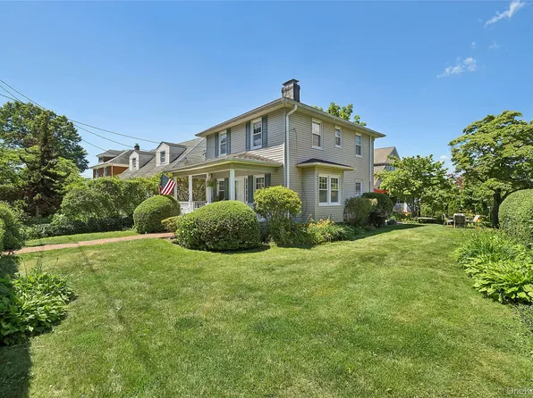 1472 Middle Neck Road, Port Washington, NY 11050