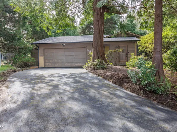 745 SW Norwood Park Pl, Waldport, OR 97394