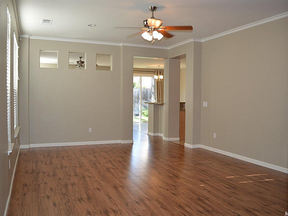 2nd image of 2720 Donner Trl