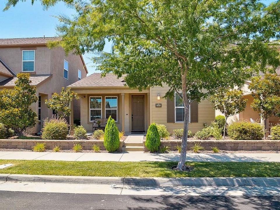 1st image of 3161 Village Center Dr