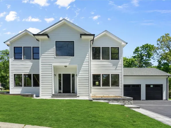 35 Buckram Rd, Locust Valley, NY 11560