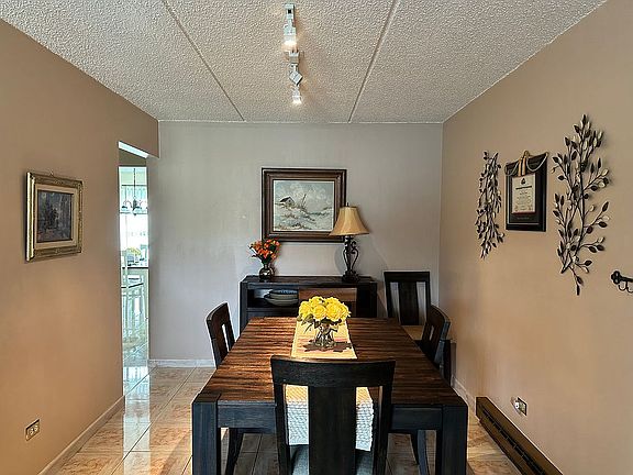 4th image of 631 N Briar Hill Ln APT 1