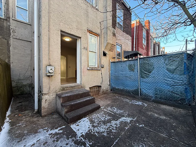 247 E Mayfield St — Photo 26