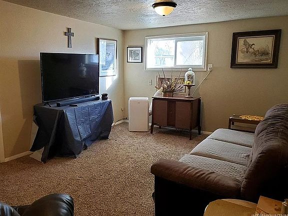3rd image of 481 E Idaho Blvd