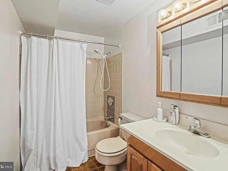 6117 Larstan Dr — Photo 28