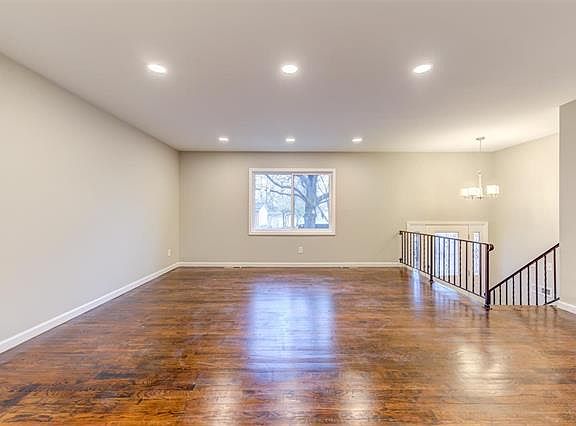 4th image of 1466 Schulte Hill Dr