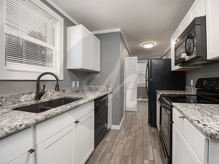 1505 N Corona St — Photo 4