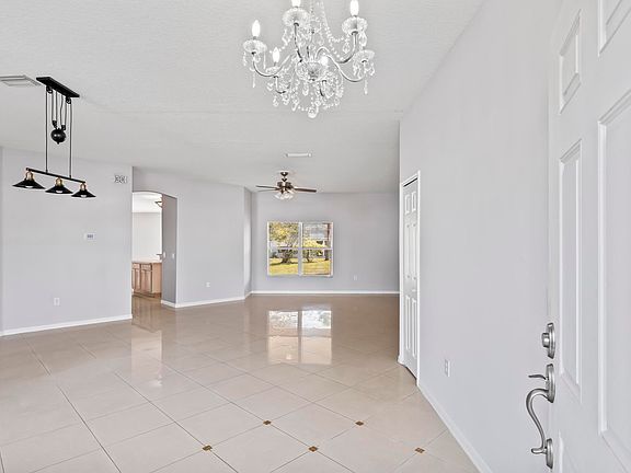 2nd image of 10 Praver Ln