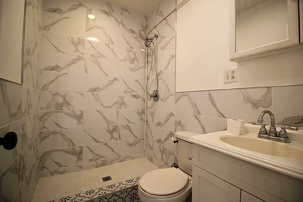 Rented by Hagstrom Management Inc | media 8