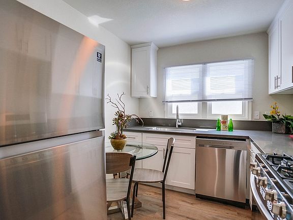 3rd image of 2466 Cedar Ave #9