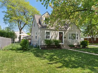 1020 S Mitchell Ave, Elmhurst, IL 60126