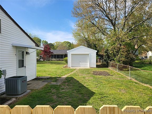 3rd image of 438 Dunmore Dr