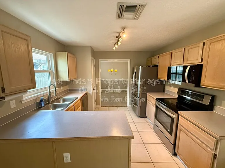 1695 Evans Dr S — Photo 12