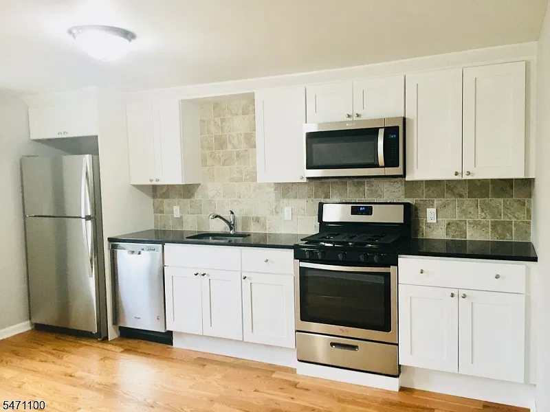 2 bed, 1.0 bath, $2,300 — Photo 3